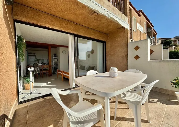 Apartment Climatise Vue En Rez-de-jardin